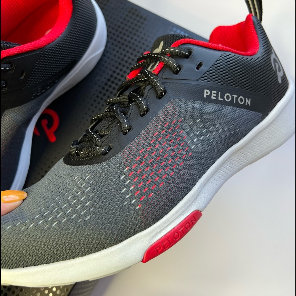 PELOTON BLACK RUNNING CROSS TRAINING TREADMILL ATHLETIC SIZE 10 SNEAKERS